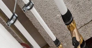 Замена труб водоснабжения в квартире: цена от 2041 руб. - СантехДомГлн